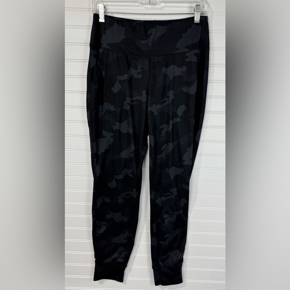 Yogalicious Lux women’s black camo ankle jogger. Size Small. - Picture 2 of 4